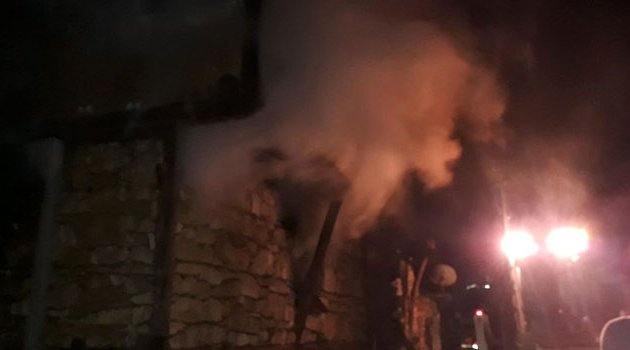 Evde mahsur kaldılar yanarak can verdiler
