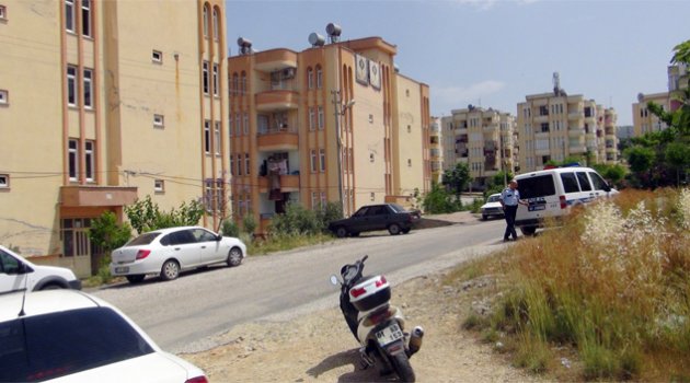 Evde tartıştığı eşini tabancayla kovaladı