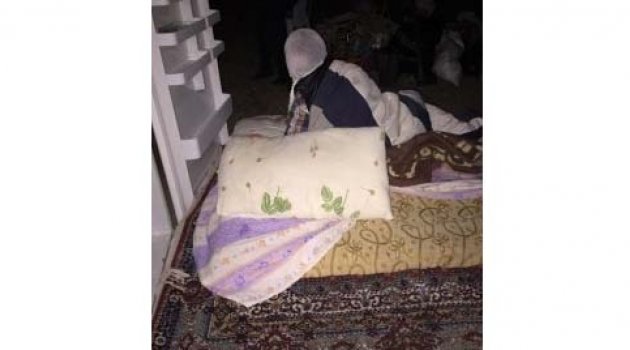 Evden atılan yaşlı kadın ve engelli oğlunun dramı