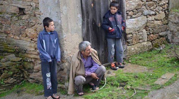 Evlerinin yanışını çaresiz gözlerle izlediler