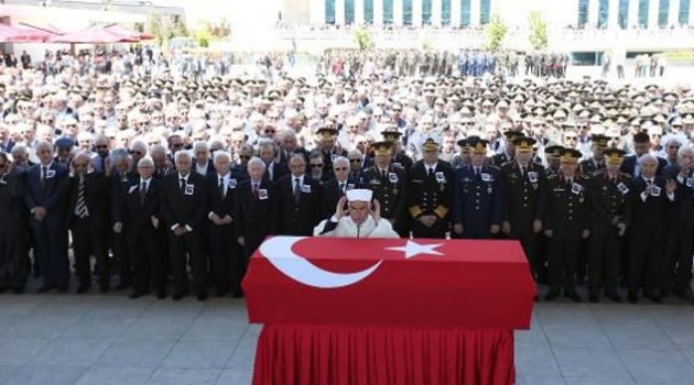 Evren'e sessiz tören