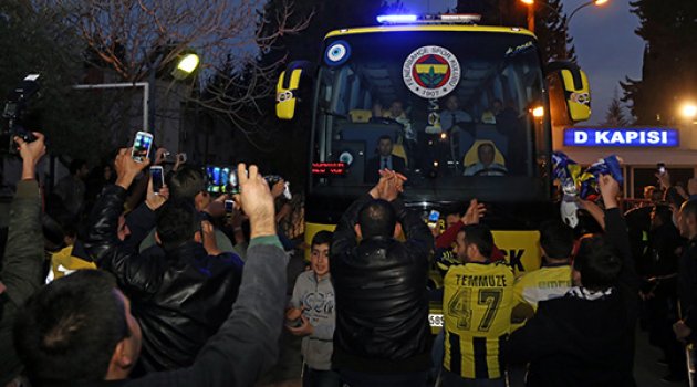 F.Bahçe'ye Adana'da coşkulu karşılama