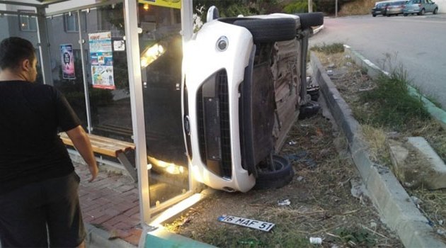 Faciaya kıl payı! Öğrencilerin beklediği durağa daldı
