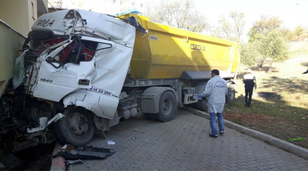 Feci kaza: 2 ölü, 1 yaralı