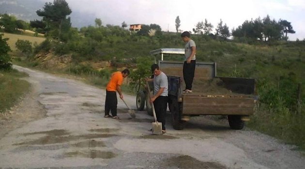 Feke’de vatandaş kendi yolunu kendisi yapıyor