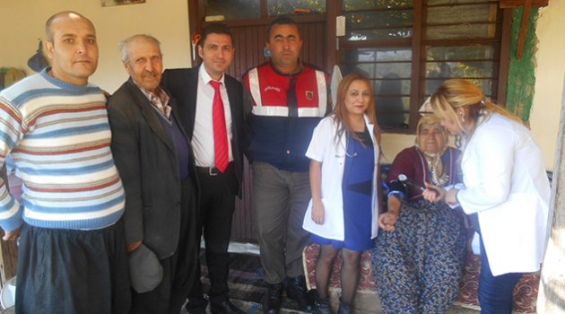 Feke İlçe Jandarma Komutanlığı şehit ailelerinin yanında