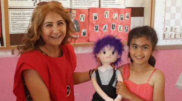 Felsefeciler yalnız oyuncaklara yeni arkadaşlar buluyor