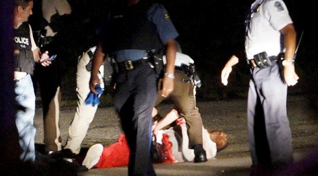 Ferguson olayını anma töreninde bir kişi vuruldu