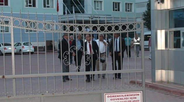 FETÖ’nün iki okuluna kayyum atandı