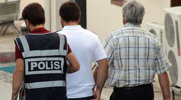 FETÖ'den aranan çift, mezarlıkta yakalandı