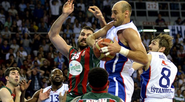Finalde ilk adım Efes'ten!