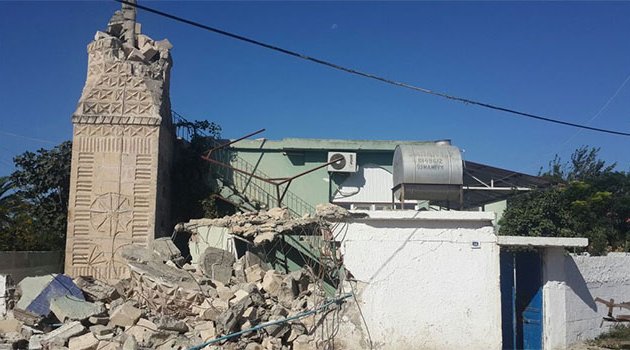 Fırtına camilerin minarelerini yıktı
