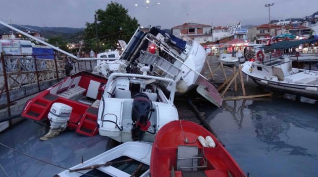 Fırtına limandaki tekneleri vurdu