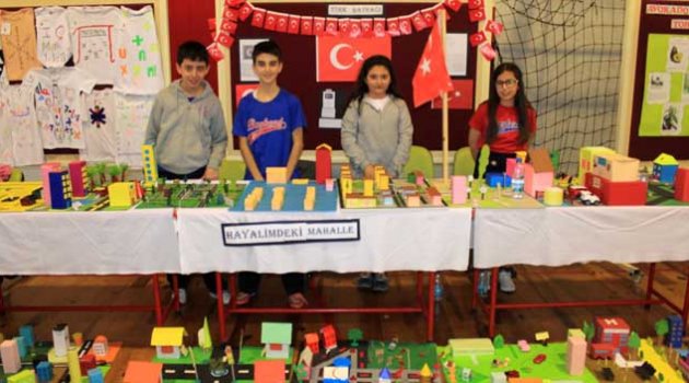 Formül hatırlatan tişörtler çizgi izleyen robotlar