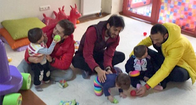 Futbolculardan Sevgi Evlerine anlamlı ziyaret