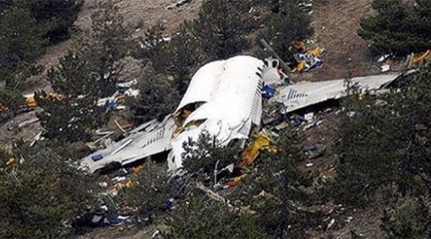 Futbolcuları taşıyan uçak düştü