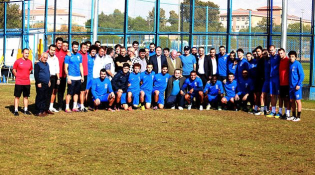 Futbolun efsaneleri Adana Demirspor antrenmanında