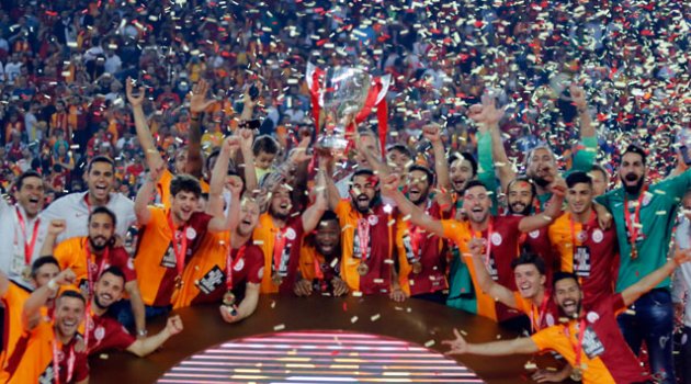 Galatasaray kupasını törenle aldı