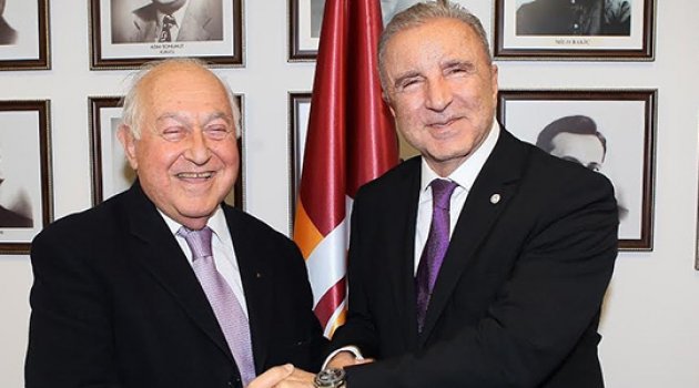 "Galatasaray uçağından paraşütle atladı"