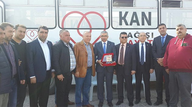 Galericilerden Kızılay’a bağış