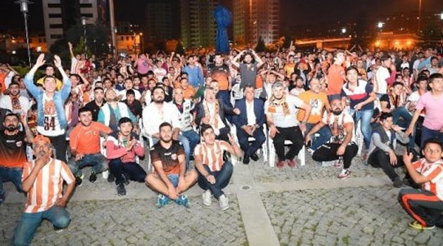 Galibiyet Coşkusu Dev Ekranda