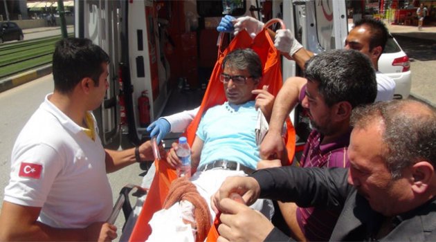 Gazeteciye bıçaklı saldırı