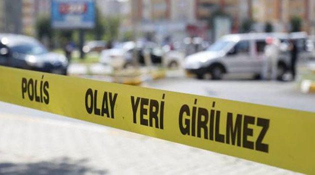 Genç adam evinin arka tarafında ölü bulundu