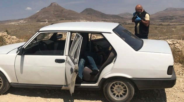 Genç adamın otomobilde cesedi bulundu