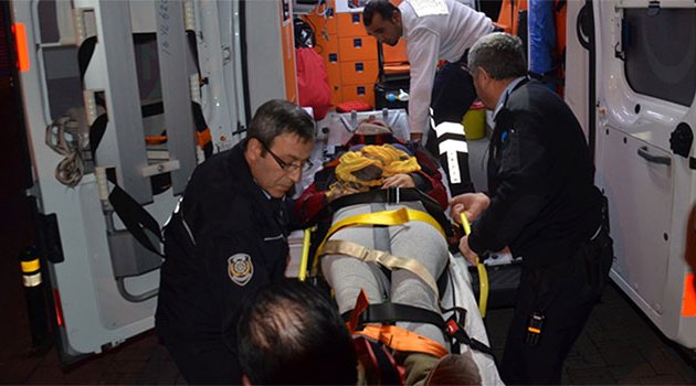 Genç kız otoparkın 3. katından kendini attı!