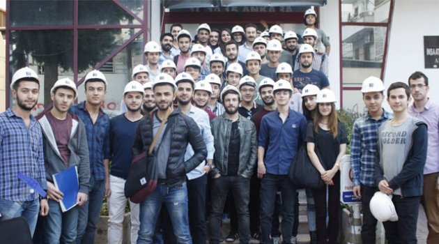 Genç mühendisler baret taktı