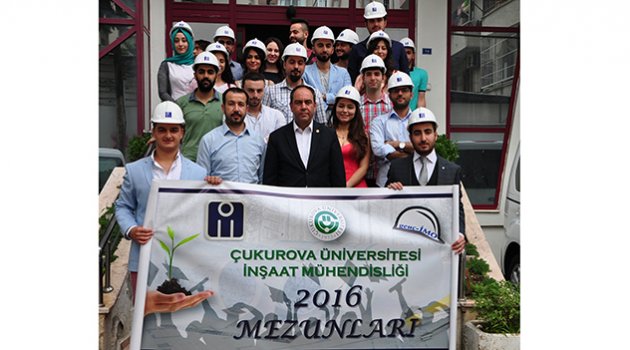 Genç mühendislerin mezuniyet sevinci