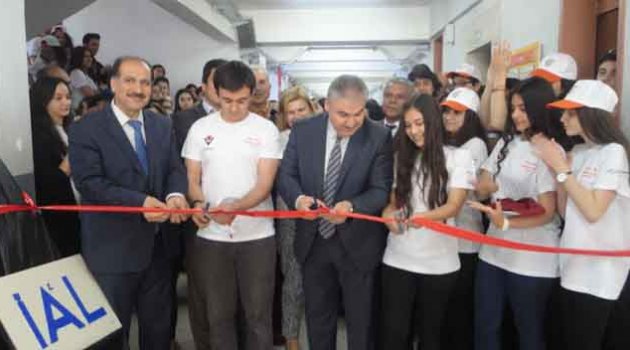 Gençler buluşlarını sergiledi