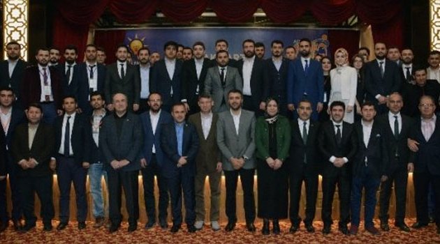 Gençler, Danışma Meclisi’nde Coştu