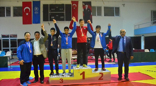 Gençler grup serbest güreş müsabakası tamamlandı