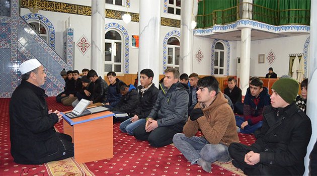 Gençler sabah namazında buluşuyor
