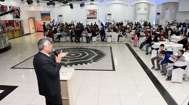 “Gençler ülkenin geleceğiyle yakından ilgilenmeli"