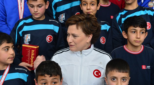 ‘Gençlerimizin dinamizmi, güçlü Türkiye’yi  oluşturacak’