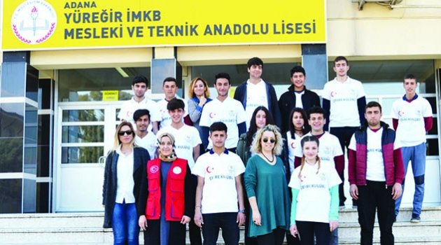 Gençlerin yarınlarını aydınlatıyorlar