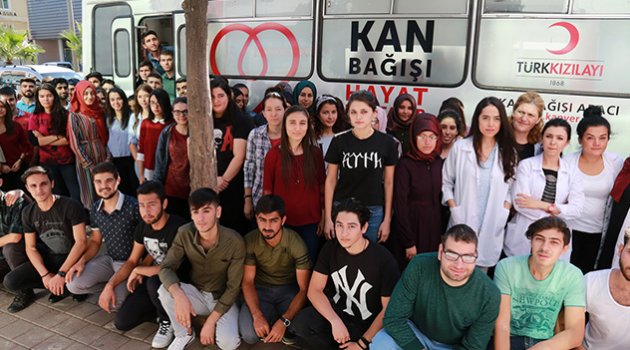 Gençlik Eğitim Merkezi öğrencilerinden kan bağışı