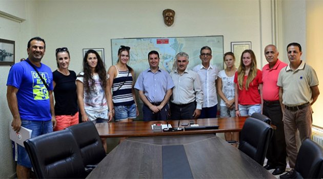 Gençlik Hizmetleri Ve Spor İl Müdürü Ataşbak, Şakirpaşa Genç  Spor Kulübü Kadın Hentbol Takımını Kabul Etti