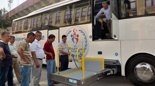 Gençlik ve Spor Bakanlığı’ndan Adana’ya engelli otobüsü