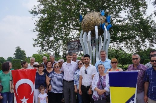 Gezer: "Srebrenitsa, kalbimizde kanayan yara"
