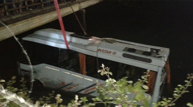 Geziye giden öğrenciler kaza yaptı: 14 ölü, 23 yaralı