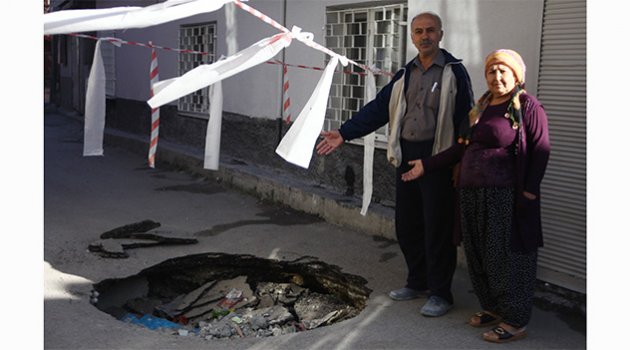 Göktaşı değil su kaçağı krateri