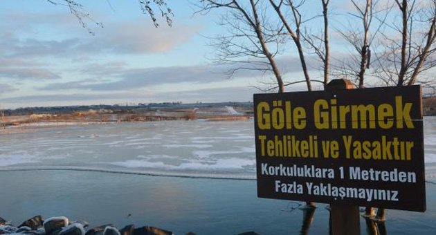 Göl buz tuttu