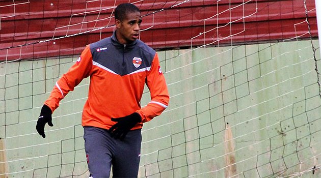 Golle tanışamayan Edgar şans bekliyor