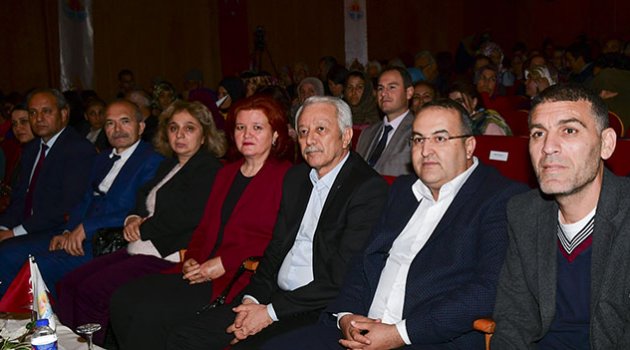 Gönüller Mevlana sevgisiyle coştu
