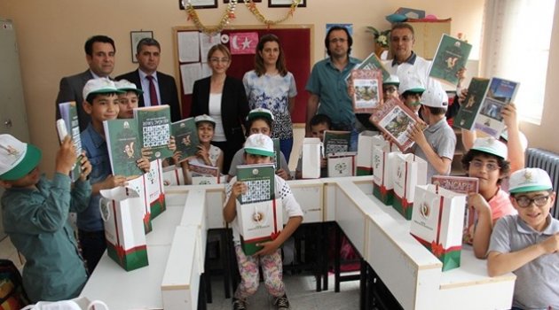 Görme engelli öğrencilere dergi ve kitap dağıtıldı