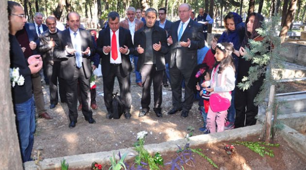 Gümüşdamla kabri başında anıldı