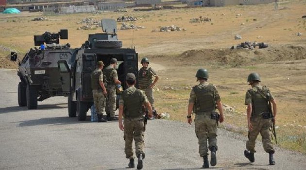 Güvenlik güçleri ile PKK'liler arasında çatışma